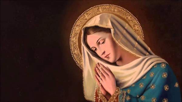 Oração de Nossa Senhora passa na frente